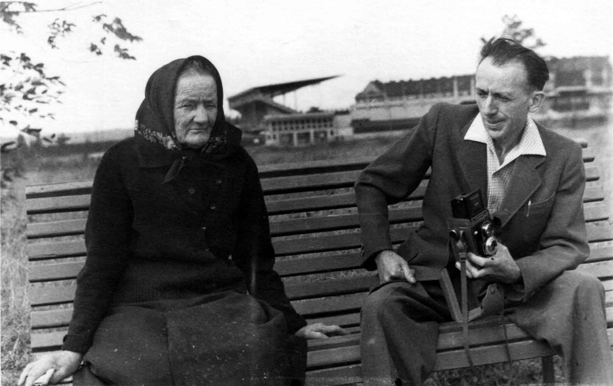 matka Marie Dvořáková a bratr Stanislav Dvořák, 1963, Praha